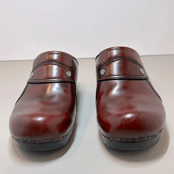 Dansko Deep Red sz 38 (8) Clogs Women’s - Picture 3 of 6